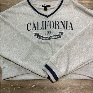 Charlotte Russe Gray V‑Neck Sweater with Navy Graphic